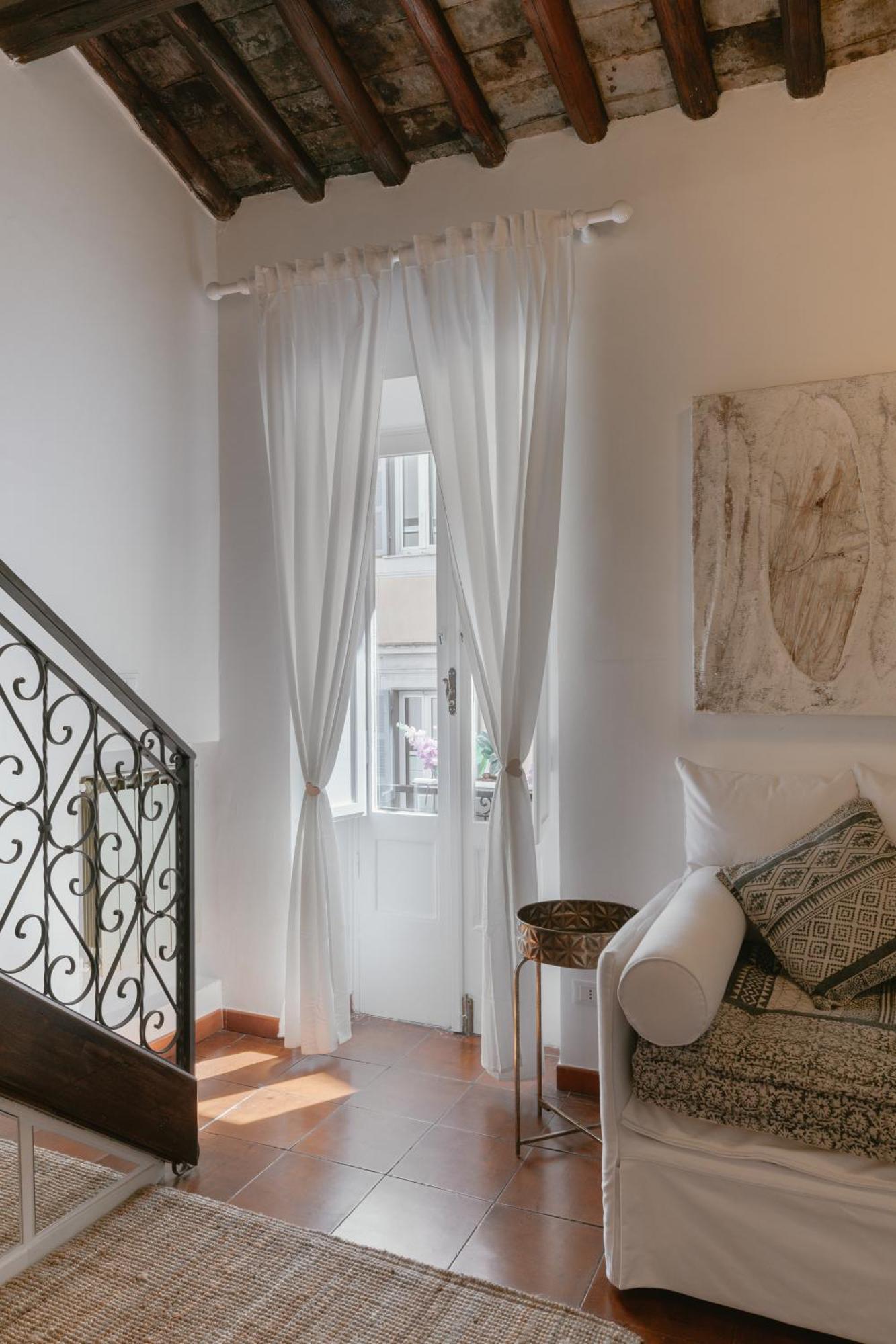Piazza Navona Historic Luxury Apartment *