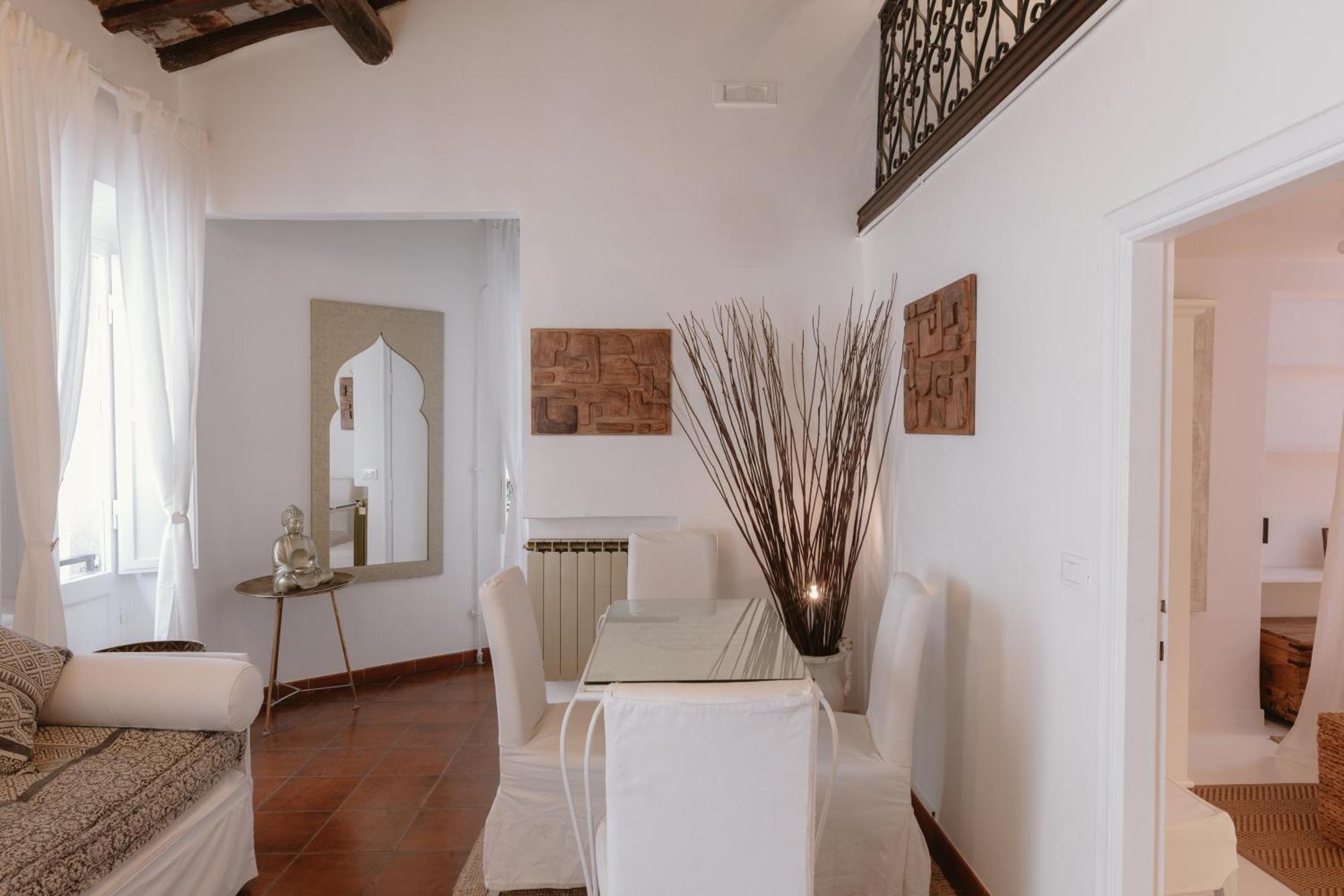 Apartment Piazza Navona Historic Luxury